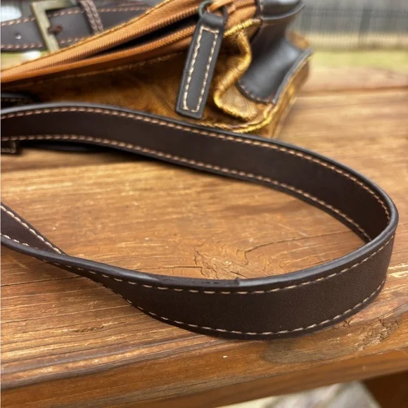 GUC! Relic Vintage Paisley Leather Gold Crossbody Bag - Picture 5 of 14